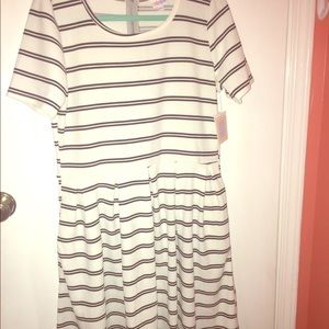 2XL Black and White Lularoe Amelia
